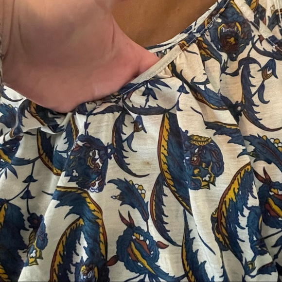 Flowy Blue Floral Sleeveless Top - Picture 5 of 6